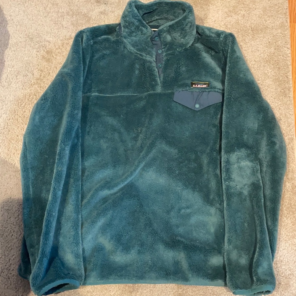 Beautiful dark green pullover!